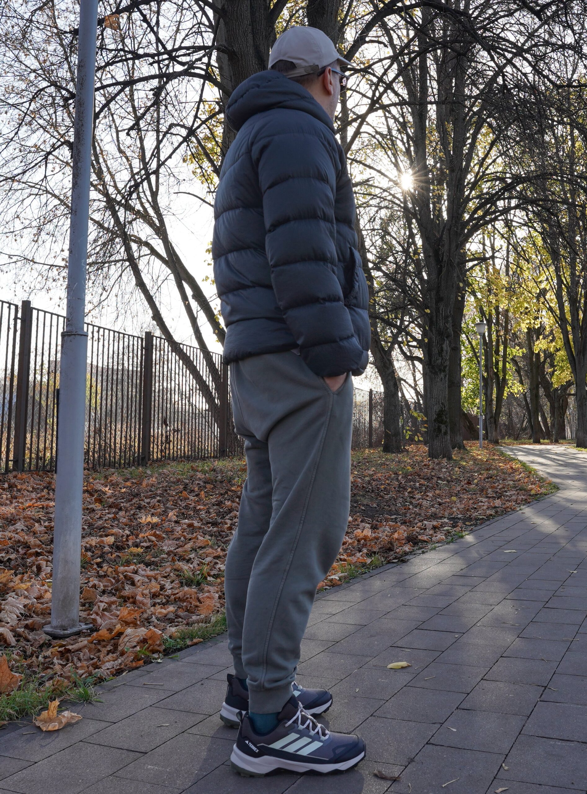 Давно я вам не закидывал про adidas. И тут смотрю лежат они! Три полоски, понимаете? Не две, не четыре, как у тех, кто считать не умеет, а три. Это же уже давно как код ДНК. Давно я вам не закидывал про adidas. И тут смотрю лежат они! Три полоски, понимаете? Не две, не четыре, как у тех, кто считать не умеет, а три. Это же уже давно как код ДНК.