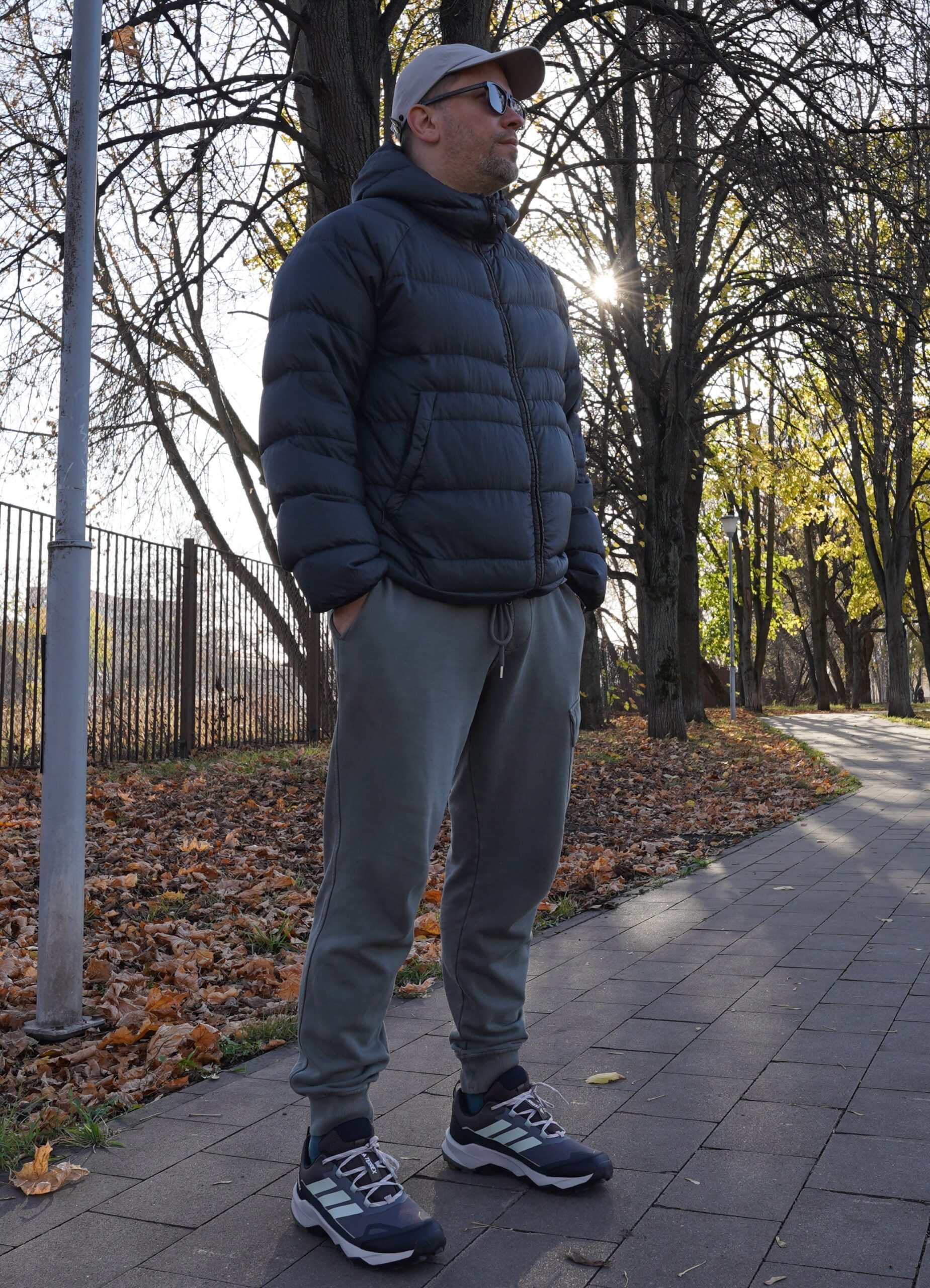 Давно я вам не закидывал про adidas. И тут смотрю лежат они! Три полоски, понимаете? Не две, не четыре, как у тех, кто считать не умеет, а три. Это же уже давно как код ДНК. Давно я вам не закидывал про adidas. И тут смотрю лежат они! Три полоски, понимаете? Не две, не четыре, как у тех, кто считать не умеет, а три. Это же уже давно как код ДНК.