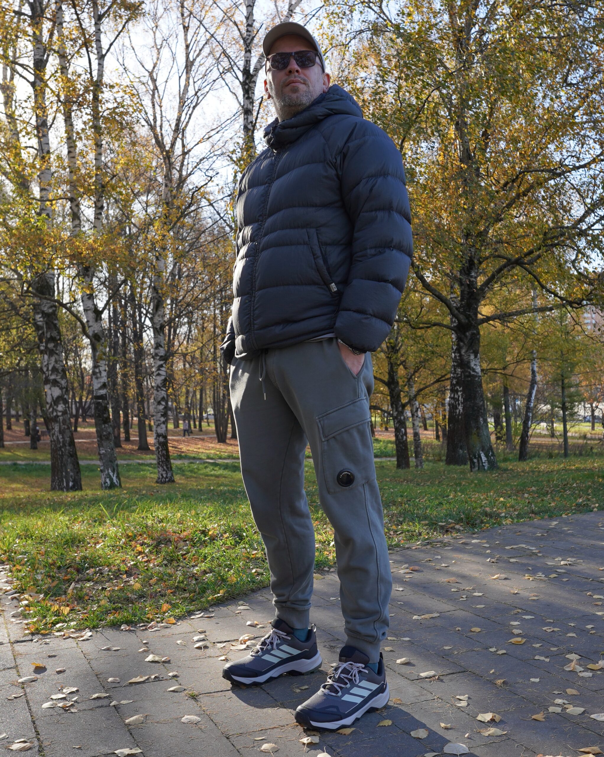 Давно я вам не закидывал про adidas. И тут смотрю лежат они! Три полоски, понимаете? Не две, не четыре, как у тех, кто считать не умеет, а три. Это же уже давно как код ДНК. Давно я вам не закидывал про adidas. И тут смотрю лежат они! Три полоски, понимаете? Не две, не четыре, как у тех, кто считать не умеет, а три. Это же уже давно как код ДНК.