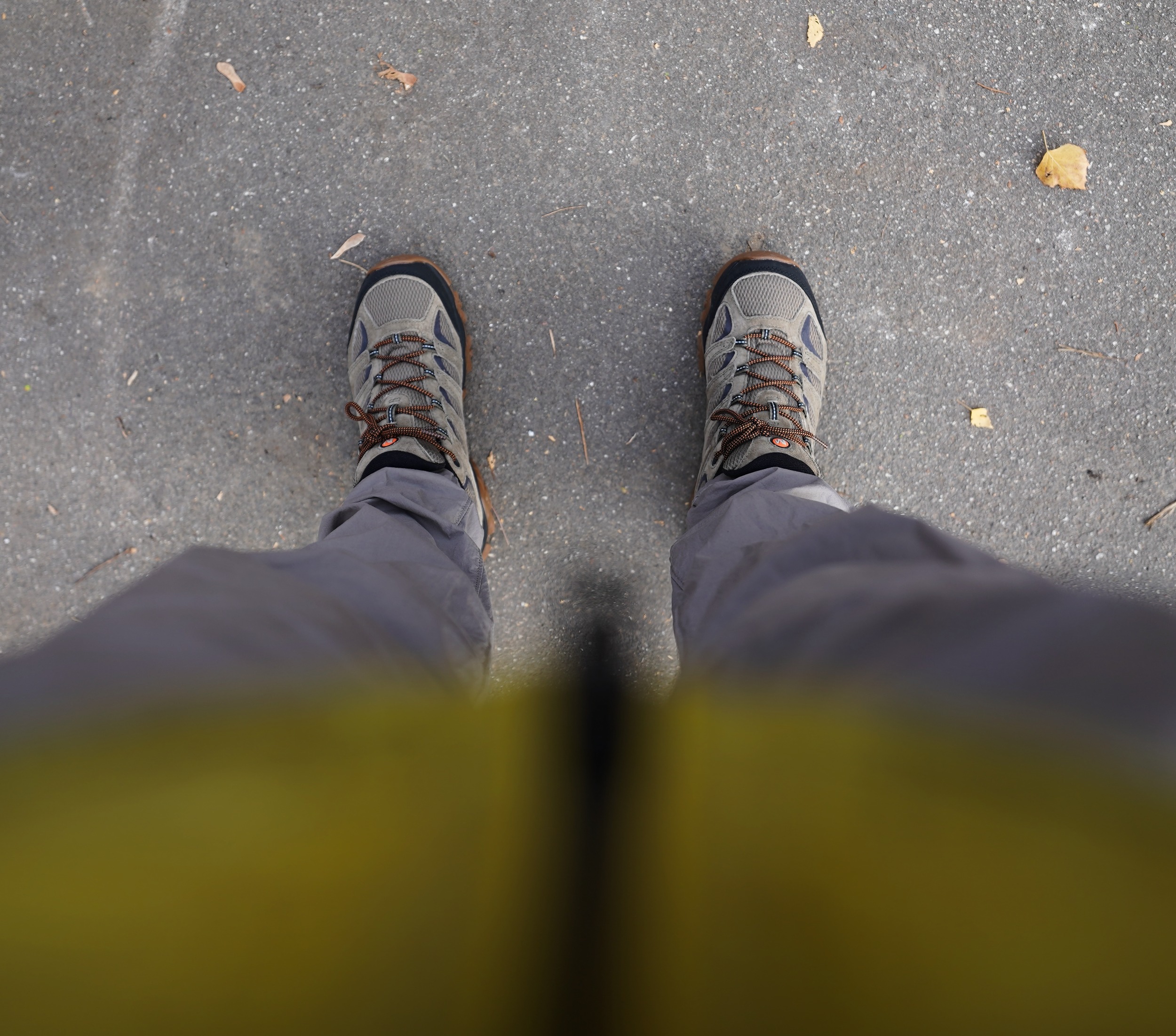 Короче, братва, сразу по-честному: дизайн у Merrell Moab 3 GTX - ну такое, для меня это не кайф-кайф. Хотя признаюсь, последнее время я к таким походным кроссам отношусь всё спокойнее - глаз привыкает. Но здесь вообще не про внешку. Здесь про качество и удобство, и вот тут Moab 3 GTX — это топчик линейки, без вариантов. Короче, братва, сразу по-честному: дизайн у Merrell Moab 3 GTX - ну такое, для меня это не кайф-кайф. Хотя признаюсь, последнее время я к таким походным кроссам отношусь всё спокойнее - глаз привыкает. Но здесь вообще не про внешку. Здесь про качество и удобство, и вот тут Moab 3 GTX — это топчик линейки, без вариантов.