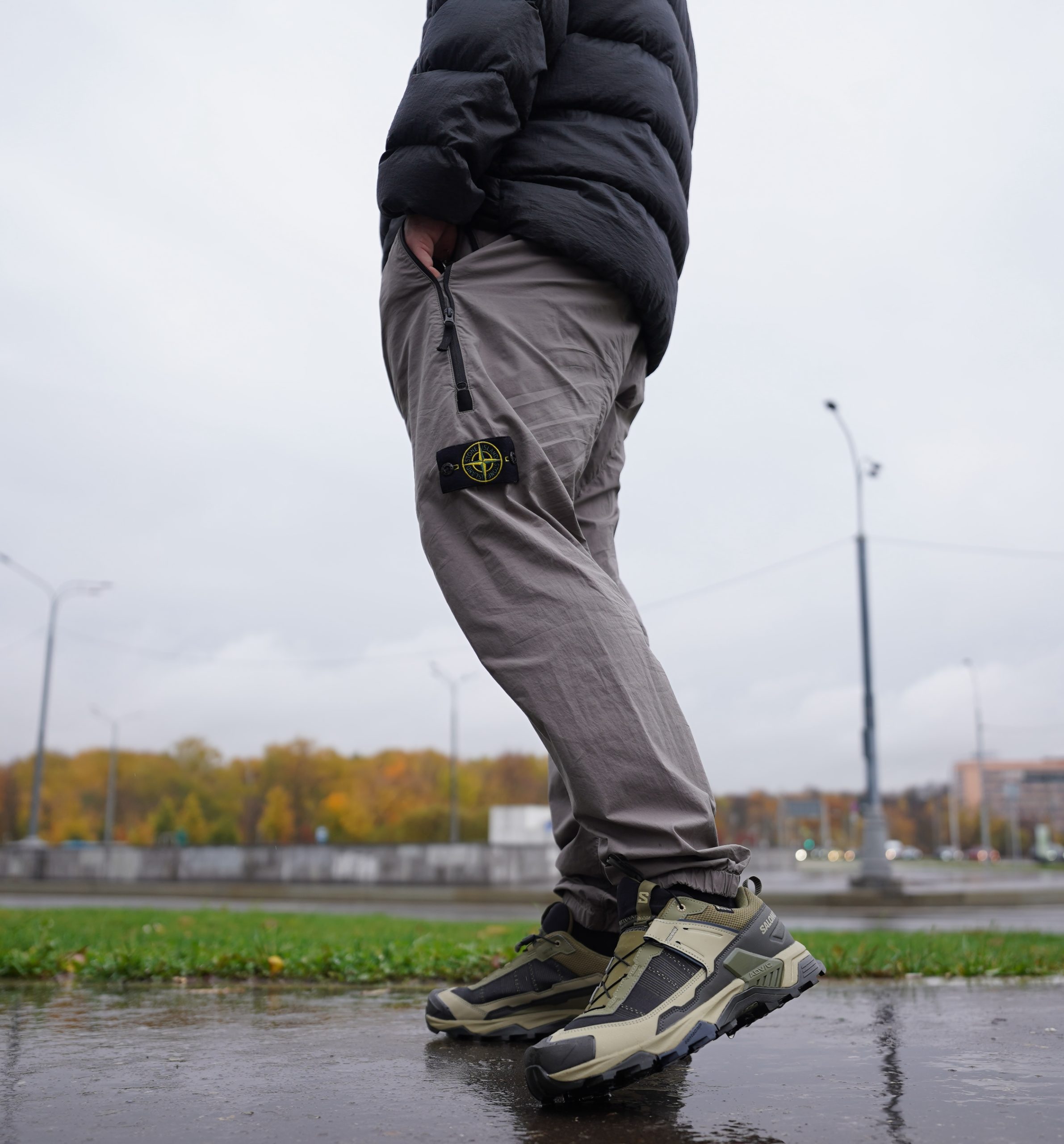 Это не просто педали, это - космический аппарат прямиком из Звездных войн. Заряженный аппарат на максималках. Если ты собрался месить грязь, лезть на камни или просто наводить суету в непогоду, Salomon X Ultra 5 GTX - твой лучший аппарат. Лужи, слякоть, мокрые тропы им вообще до звезды. Ты идешь в них четко и маневренно. Это не просто педали, это - космический аппарат прямиком из Звездных войн. Заряженный аппарат на максималках. Если ты собрался месить грязь, лезть на камни или просто наводить суету в непогоду, Salomon X Ultra 5 GTX - твой лучший аппарат. Лужи, слякоть, мокрые тропы им вообще до звезды. Ты идешь в них четко и маневренно.