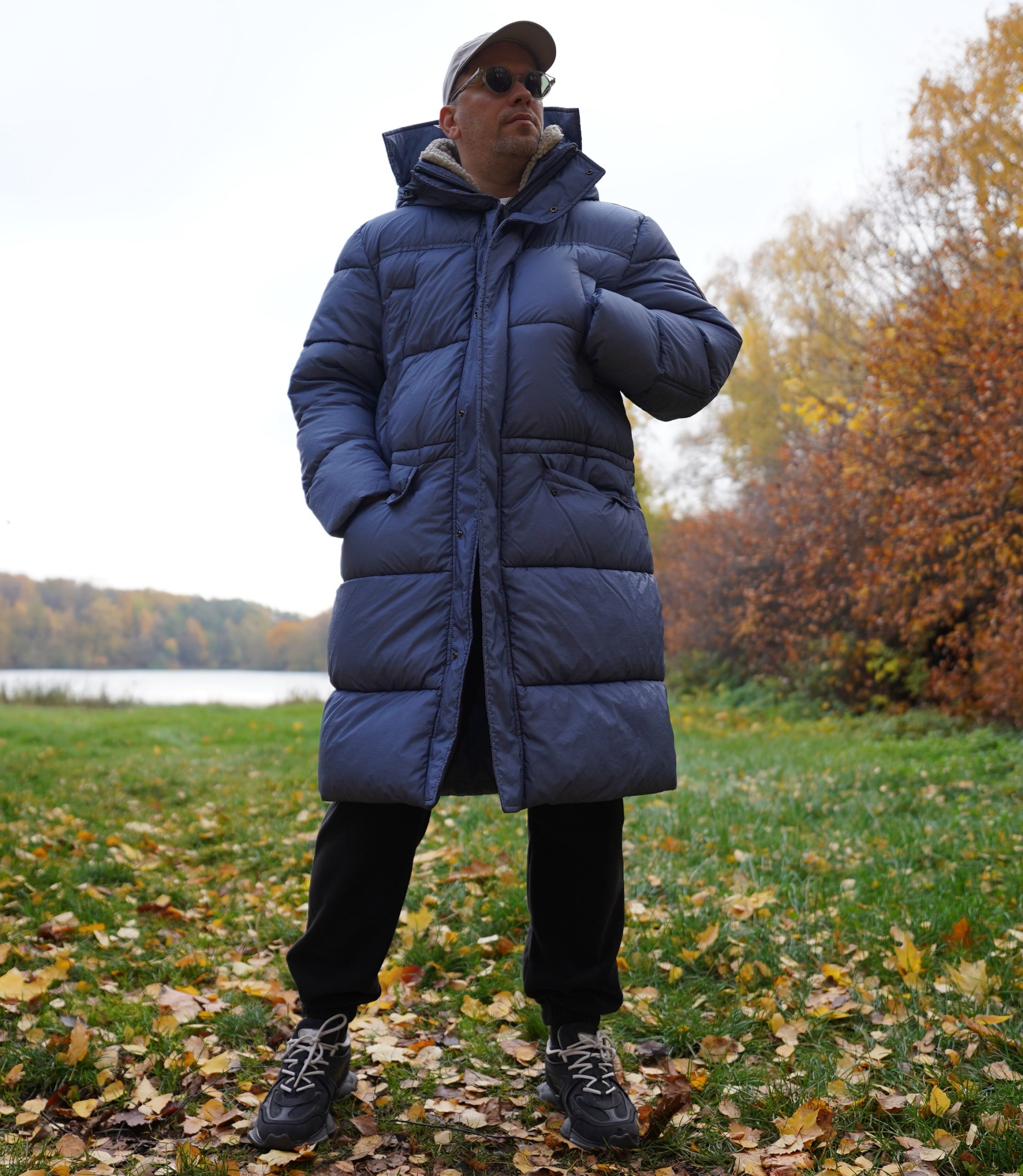Я еще с прошлого года приглядывался к пухану BOSS Omont. Раньше просили за него 75. Ну, объективно, вещь исторического масштаба, выглядит просто феноменально, но у маэстро этих пуховиков кучка. Так что отдавать 75 - ну такое, поджимало. Я еще с прошлого года приглядывался к пухану BOSS Omont. Раньше просили за него 75. Ну, объективно, вещь исторического масштаба, выглядит просто феноменально, но у маэстро этих пуховиков кучка. Так что отдавать 75 - ну такое, поджимало.