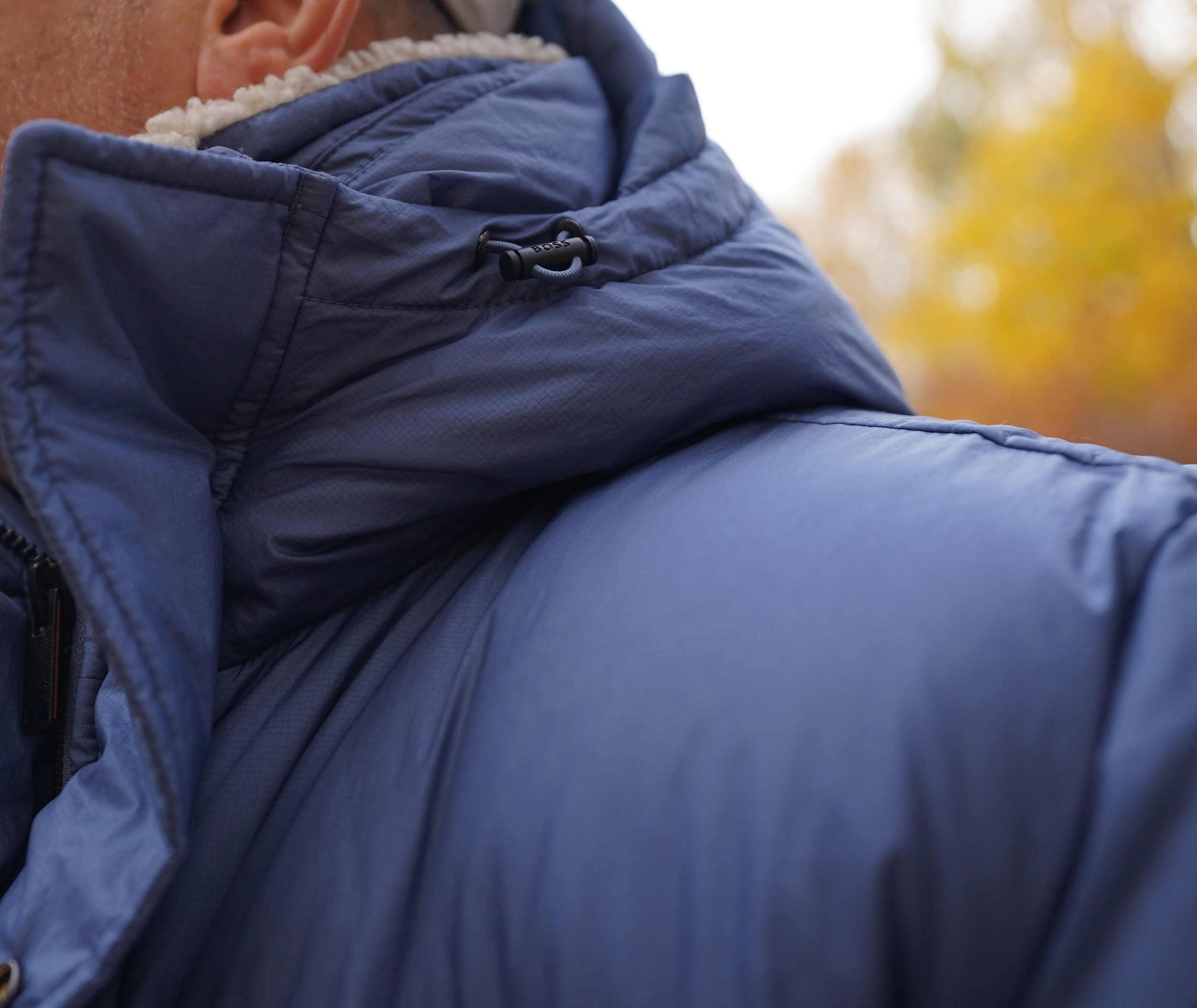 Я еще с прошлого года приглядывался к пухану BOSS Omont. Раньше просили за него 75. Ну, объективно, вещь исторического масштаба, выглядит просто феноменально, но у маэстро этих пуховиков кучка. Так что отдавать 75 - ну такое, поджимало. Я еще с прошлого года приглядывался к пухану BOSS Omont. Раньше просили за него 75. Ну, объективно, вещь исторического масштаба, выглядит просто феноменально, но у маэстро этих пуховиков кучка. Так что отдавать 75 - ну такое, поджимало.