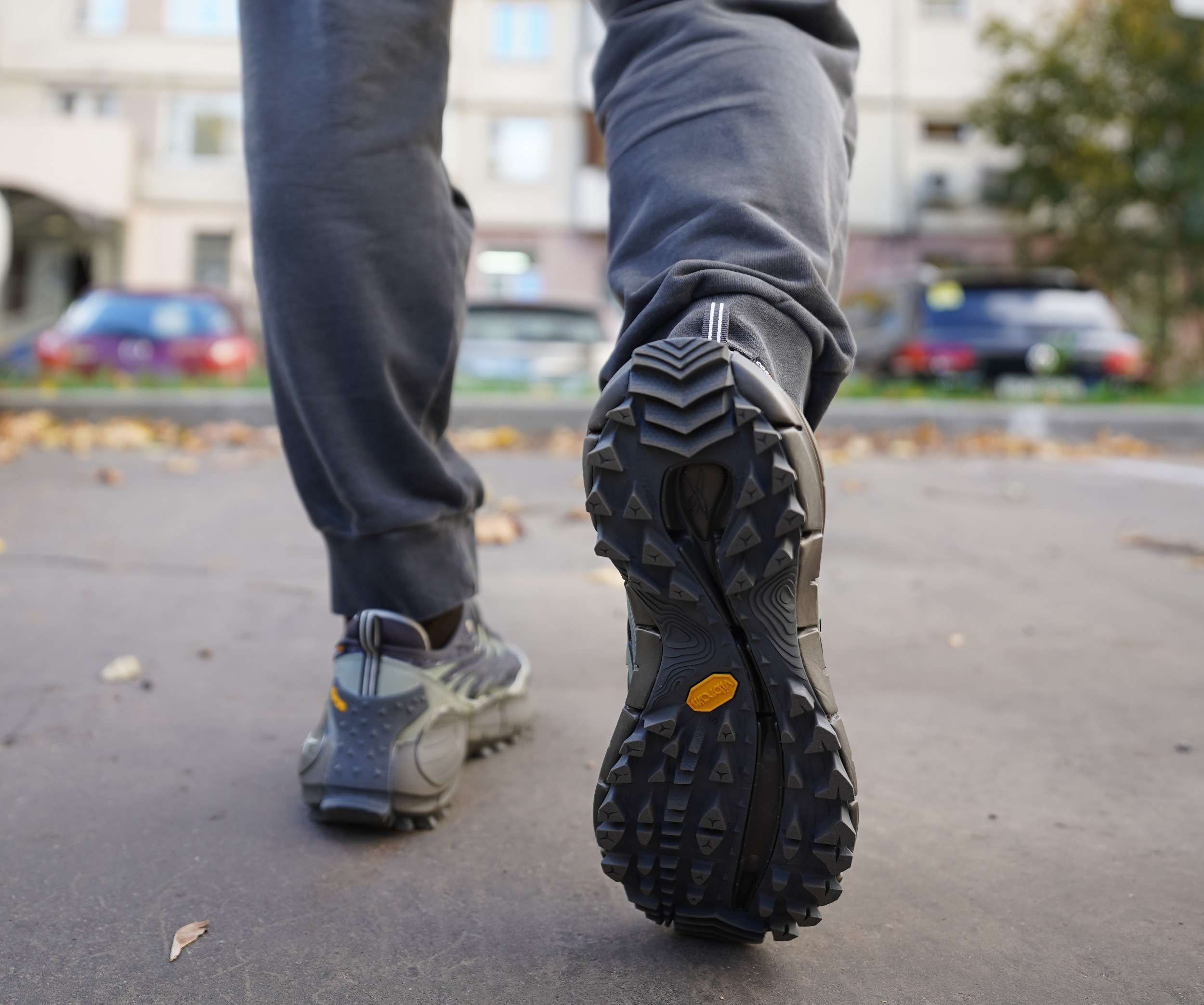 Так, Reebok. Вы все в курсе, что у меня с этим брендом отношения такие себе писал об этом уже раз сто и повторяться не буду. Но тут подумал: ладно, давай попробуем наладить беспроводную связь Edge. Так, Reebok. Вы все в курсе, что у меня с этим брендом отношения такие себе писал об этом уже раз сто и повторяться не буду. Но тут подумал: ладно, давай попробуем наладить беспроводную связь Edge.