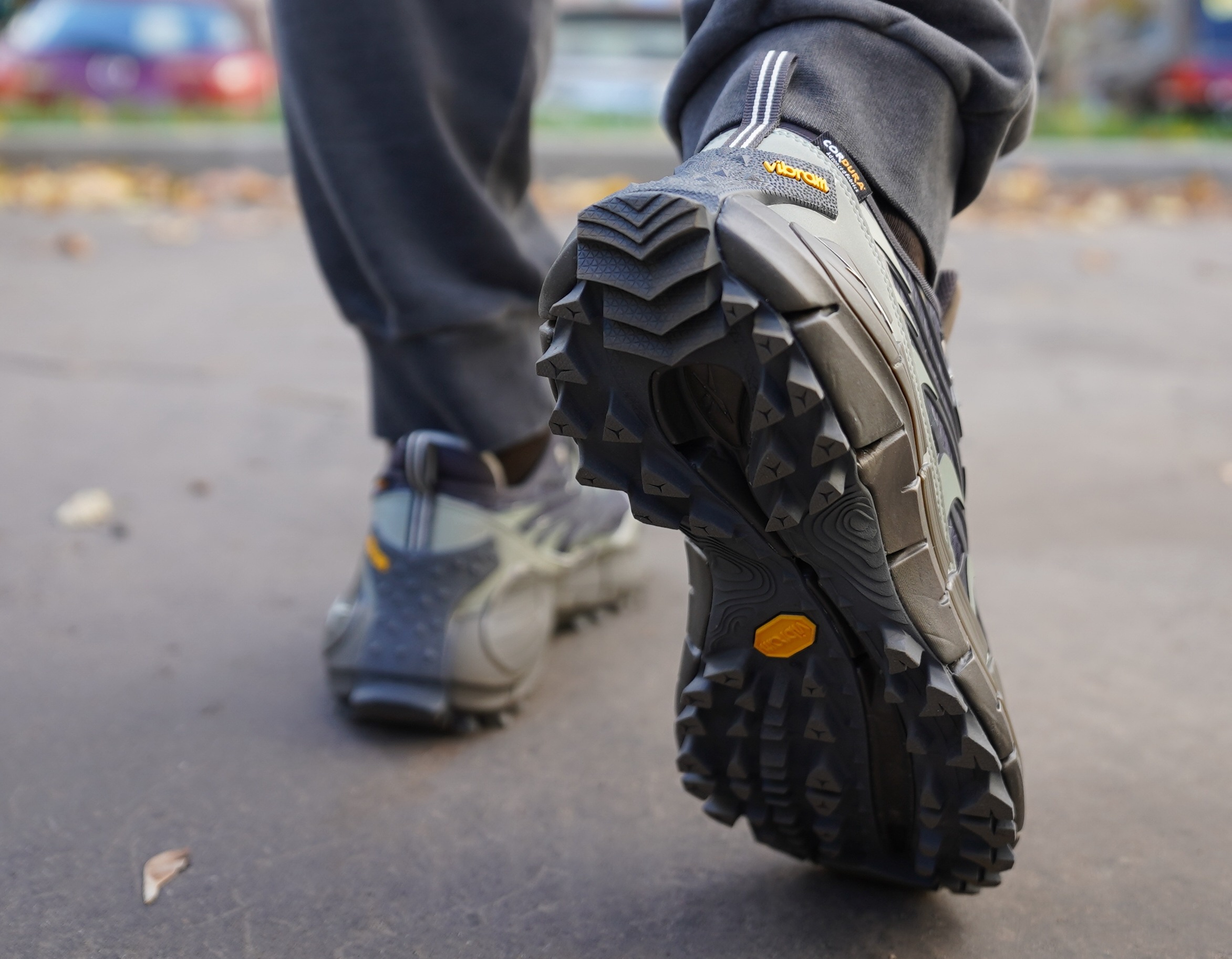 Так, Reebok. Вы все в курсе, что у меня с этим брендом отношения такие себе писал об этом уже раз сто и повторяться не буду. Но тут подумал: ладно, давай попробуем наладить беспроводную связь Edge. Так, Reebok. Вы все в курсе, что у меня с этим брендом отношения такие себе писал об этом уже раз сто и повторяться не буду. Но тут подумал: ладно, давай попробуем наладить беспроводную связь Edge.