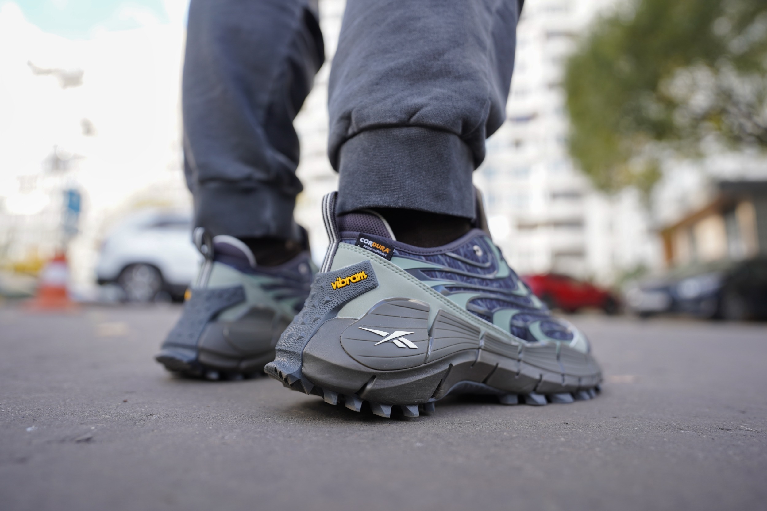 Так, Reebok. Вы все в курсе, что у меня с этим брендом отношения такие себе писал об этом уже раз сто и повторяться не буду. Но тут подумал: ладно, давай попробуем наладить беспроводную связь Edge. Так, Reebok. Вы все в курсе, что у меня с этим брендом отношения такие себе писал об этом уже раз сто и повторяться не буду. Но тут подумал: ладно, давай попробуем наладить беспроводную связь Edge.
