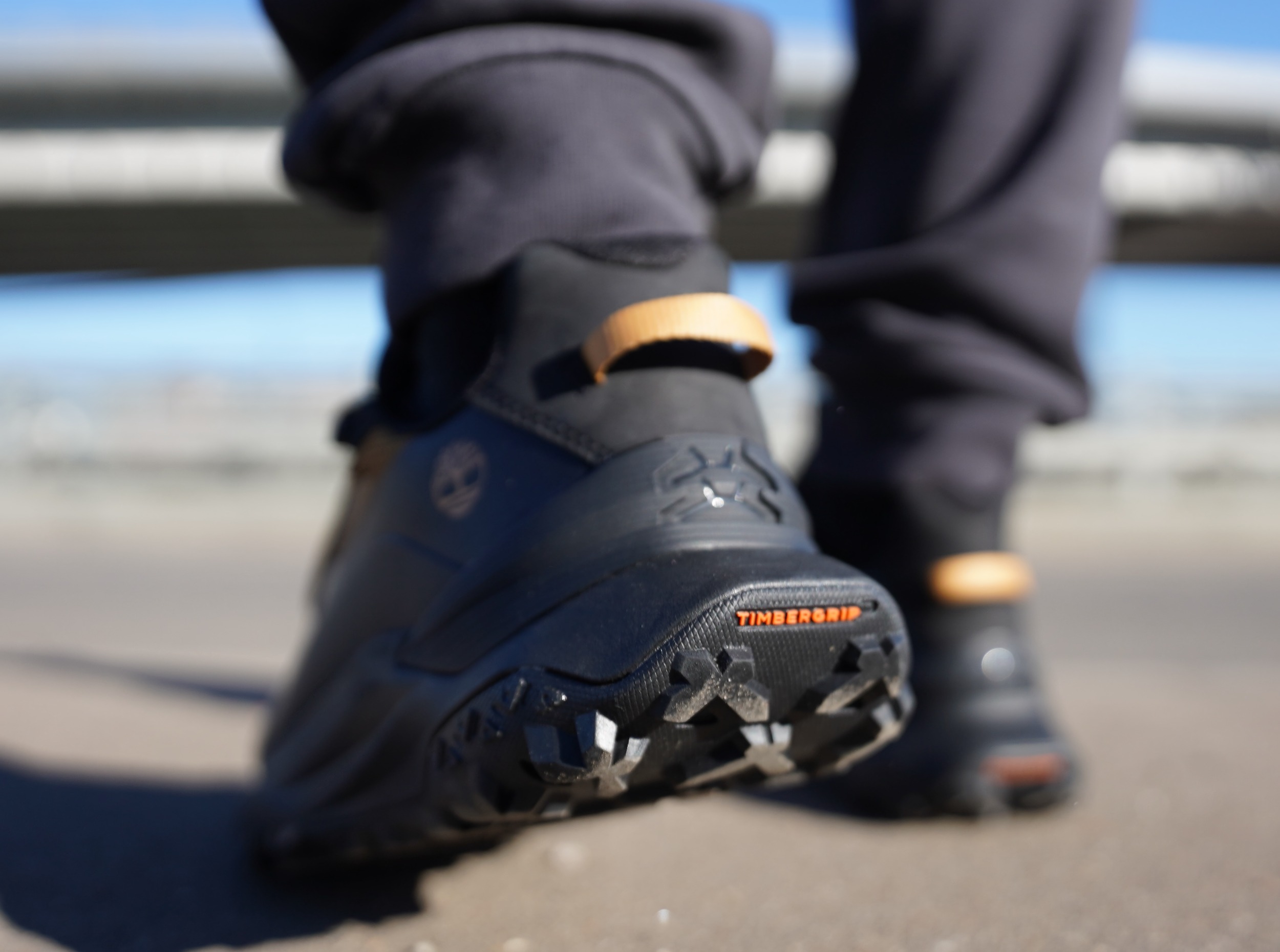 Cмотри сюда, щас покажу, как надо делать красиво! На обзоре Timberland Motion Access Low — чисто двигаюсь на золоте, поняли, да? Накинули золотишка сверху, чтоб издалека было видно, кто на районе папа. Вы только посмотрите на эту расцветку! Это ж просто лава, огонь, пожар! Cмотри сюда, щас покажу, как надо делать красиво! На обзоре Timberland Motion Access Low — чисто двигаюсь на золоте, поняли, да? Накинули золотишка сверху, чтоб издалека было видно, кто на районе папа. Вы только посмотрите на эту расцветку! Это ж просто лава, огонь, пожар!