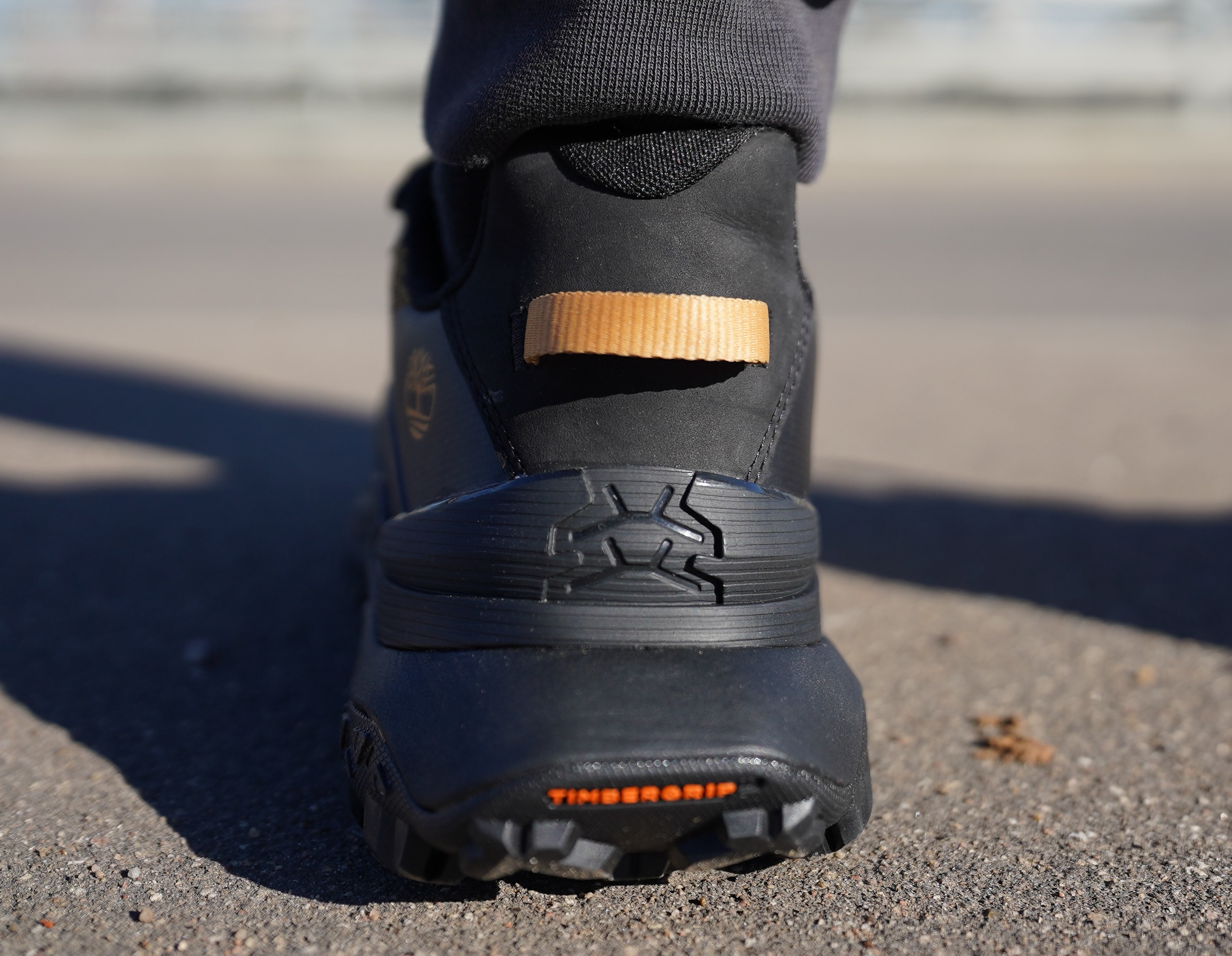 Cмотри сюда, щас покажу, как надо делать красиво! На обзоре Timberland Motion Access Low — чисто двигаюсь на золоте, поняли, да? Накинули золотишка сверху, чтоб издалека было видно, кто на районе папа. Вы только посмотрите на эту расцветку! Это ж просто лава, огонь, пожар! Cмотри сюда, щас покажу, как надо делать красиво! На обзоре Timberland Motion Access Low — чисто двигаюсь на золоте, поняли, да? Накинули золотишка сверху, чтоб издалека было видно, кто на районе папа. Вы только посмотрите на эту расцветку! Это ж просто лава, огонь, пожар!